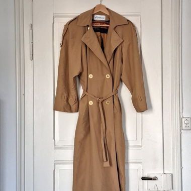 Trench beige vintage con cintura da annodare