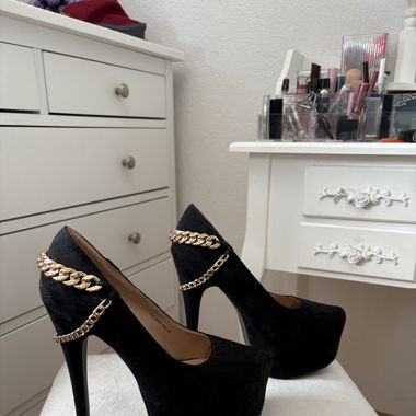 Schwarze High Heels mit hohem Absatz
