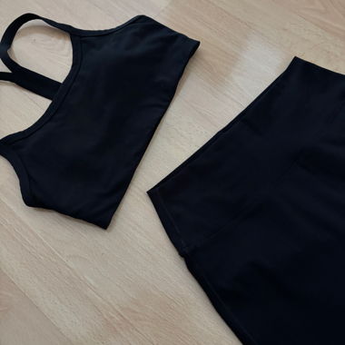 Lot (soutien-gorge de sport / leggings évasés)