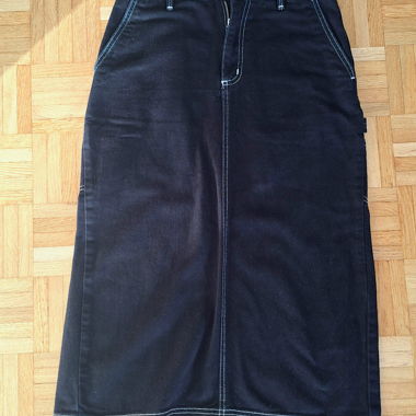 Gonna midi Carhartt nera con toppe e cuciture a contrasto