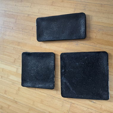 Set of 3 black plates