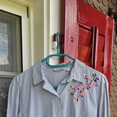 Gestreiftes Hemd mit Blumen von Only