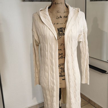 Long cardigan en maille chic avec capuche