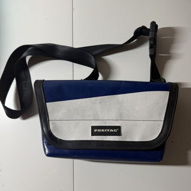 Borsa Freitag Jamie blu/bianco