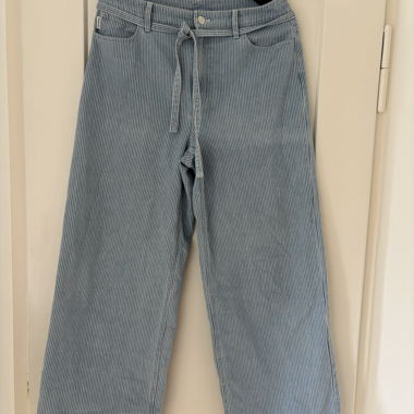 Pantalone largo rigato azzurro chiaro