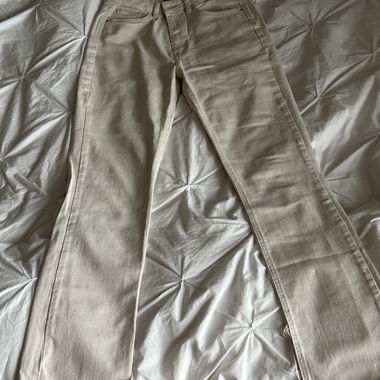 Weisse Jeans in voller Länge