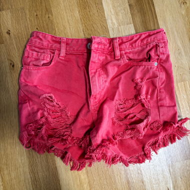 Shorts en denim rouges
