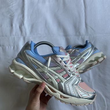 Asics Kayano 14 bleu rose pastel et argenté