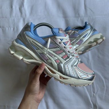 Asics Kayano 14 bleu rose pastel et argenté