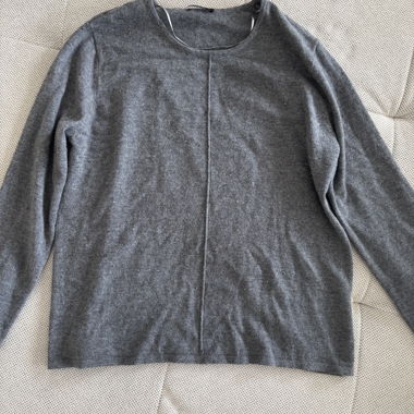 Pull gris à manches longues