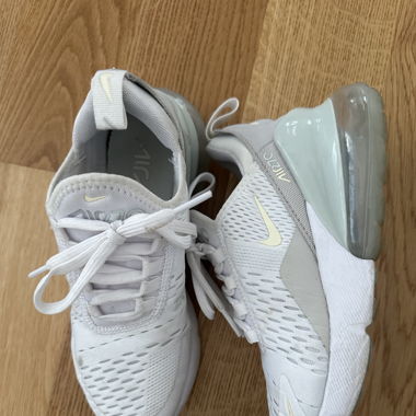 NIKE AIR MAX 270