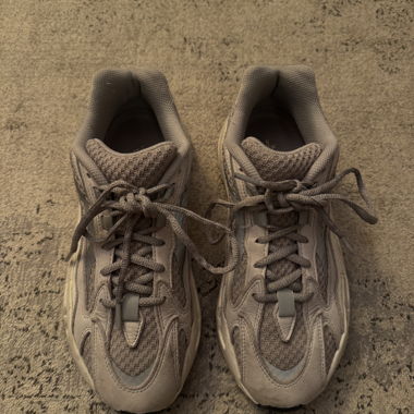 Yeezy 700 V2 static