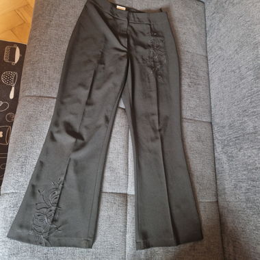 Schwarze bestickte Hose