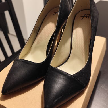 Black pumps size 39, 10 cm heel for office or evening