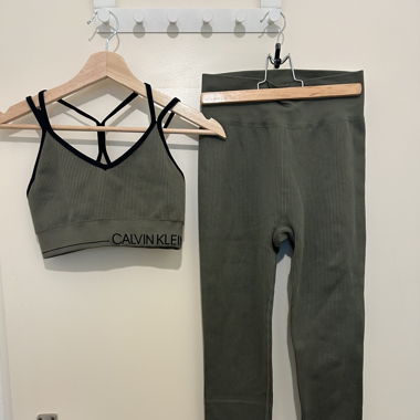 Calvin Klein sports bra and leggings - S/M - CHF40