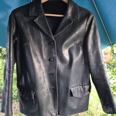 Veste en cuir vintage noire avec boutons