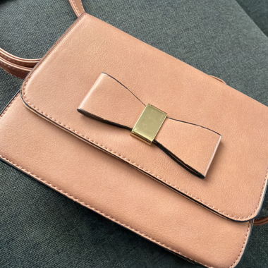 Carinissima borsa a tracolla rosa polveroso con fiocco