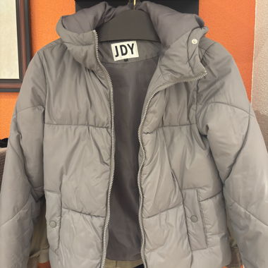 Doudoune/ Veste matelassée JDY grise avec capuche