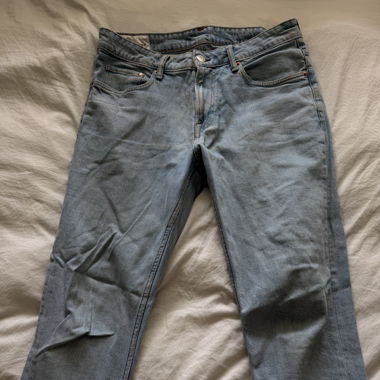 Jeans tapered mit hellem Waschbild
