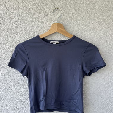 T-shirt bleu ajusté