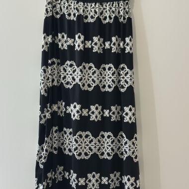 Maxi dress black, strapless with white pattern