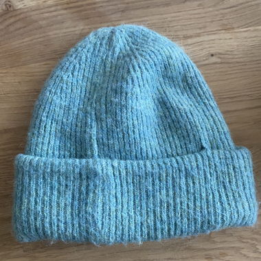 Blaues Strickmützchen
