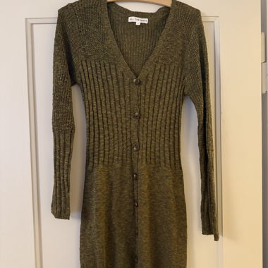Strickkleid grün mit Knöpfen