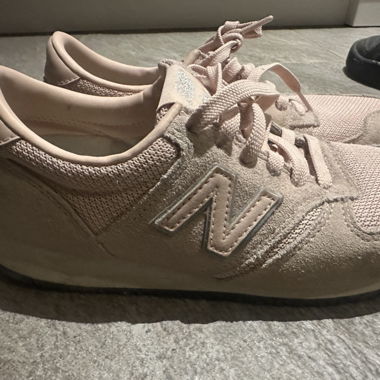New Balance pink