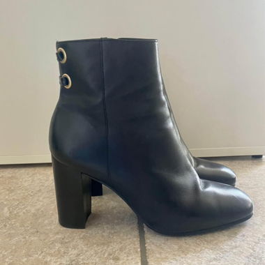 Bottines en cuir noires Minelli