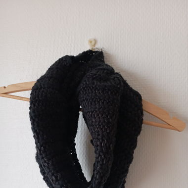 Echarpe noir grosses mailles