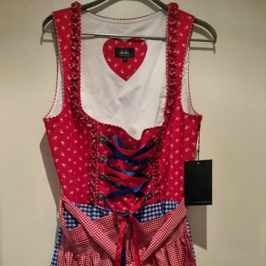 Dirndl in rot