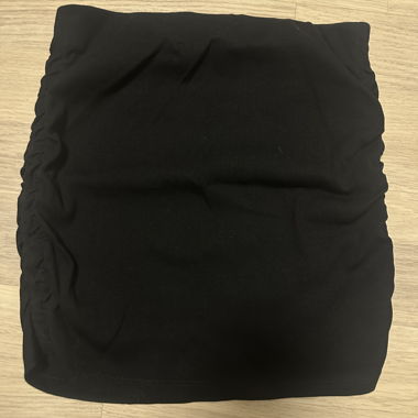 Mini-jupe tube noire