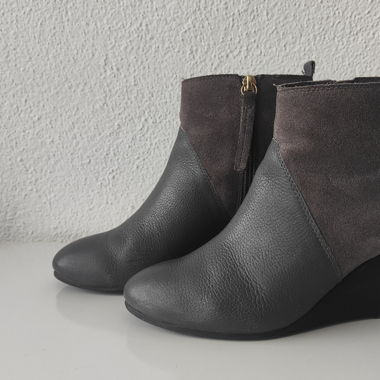 Stivaletti scamosciati/Stiefel aus Veloursleder