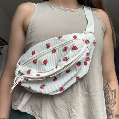 sac banane blanc avec fraises