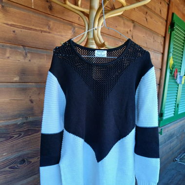 RUNAWAY Oversized black & white Sweater
