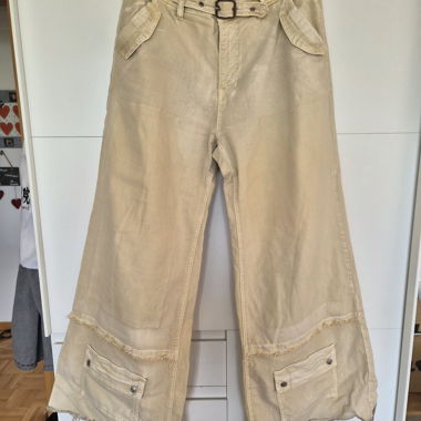 Pantalon beige pour femmes à jambe évasée