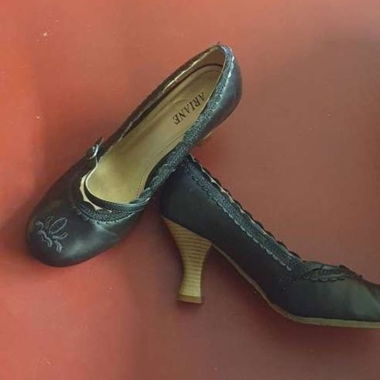 Talons de la marque Ariane taille 37