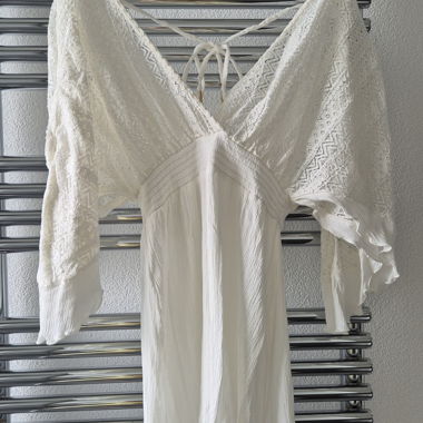 Weisses Strandkleid