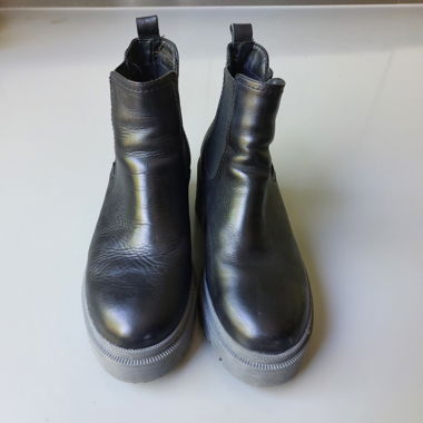 Schwarze Chelsea Boots Tamaris