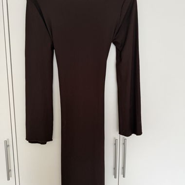 Vestito lungo marrone con lacci sul retro