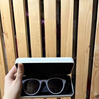 sunglaases