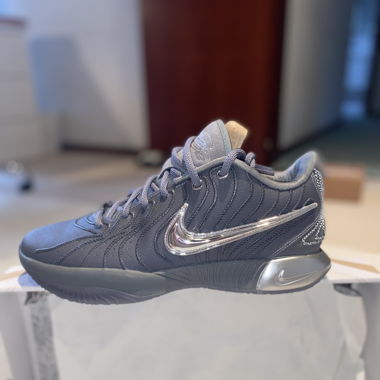 Nike LeBron 21