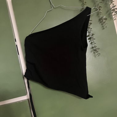stradivarius black off-shoulder top