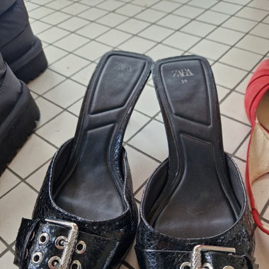 Kitten heels