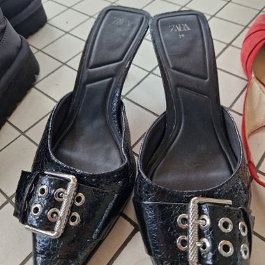 Kitten heels