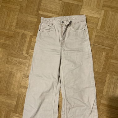 beige Jeans