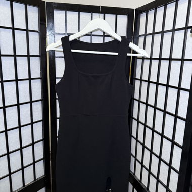 Robe mini moulante noire avec fente