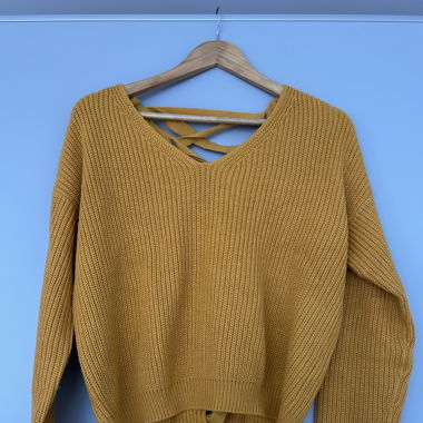 Pullover mit Rückenausschnitt