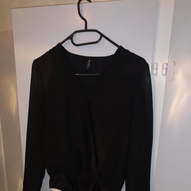 Body mit transparenten Ärmeln