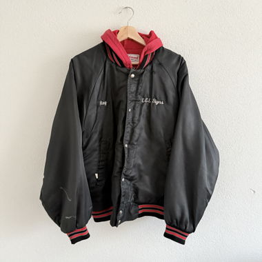 Klassische Bomber/Varsity-Jacke aus den 80er/90er Jahren.